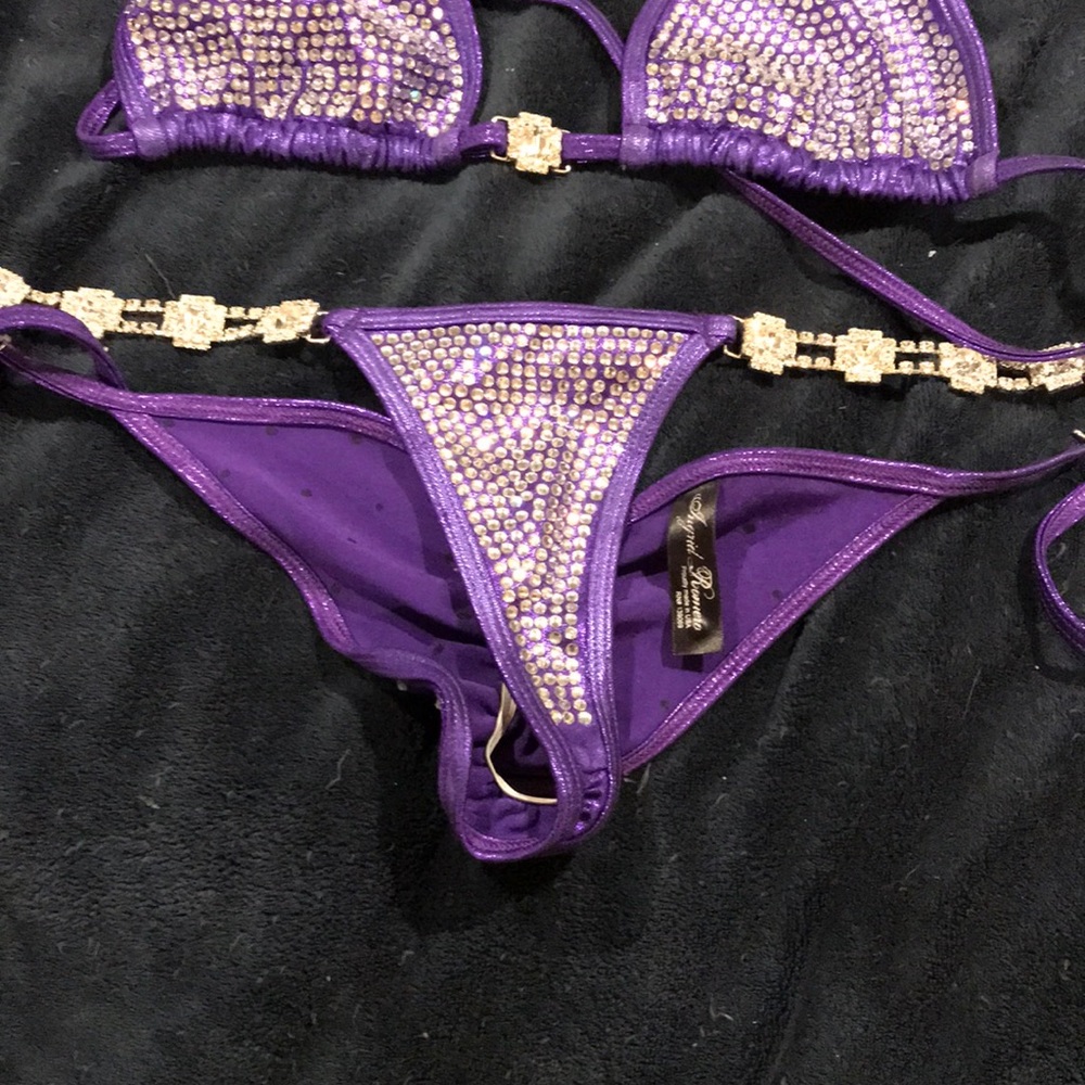 Competition Bikini - Picture 2 of 5